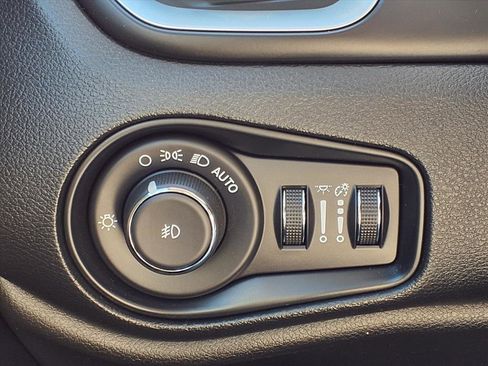 Used 2021 Jeep Renegade Latitude image 12