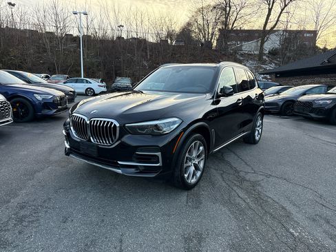 Used 2022 BMW X5 xDrive40i w/ Premium Package image 2