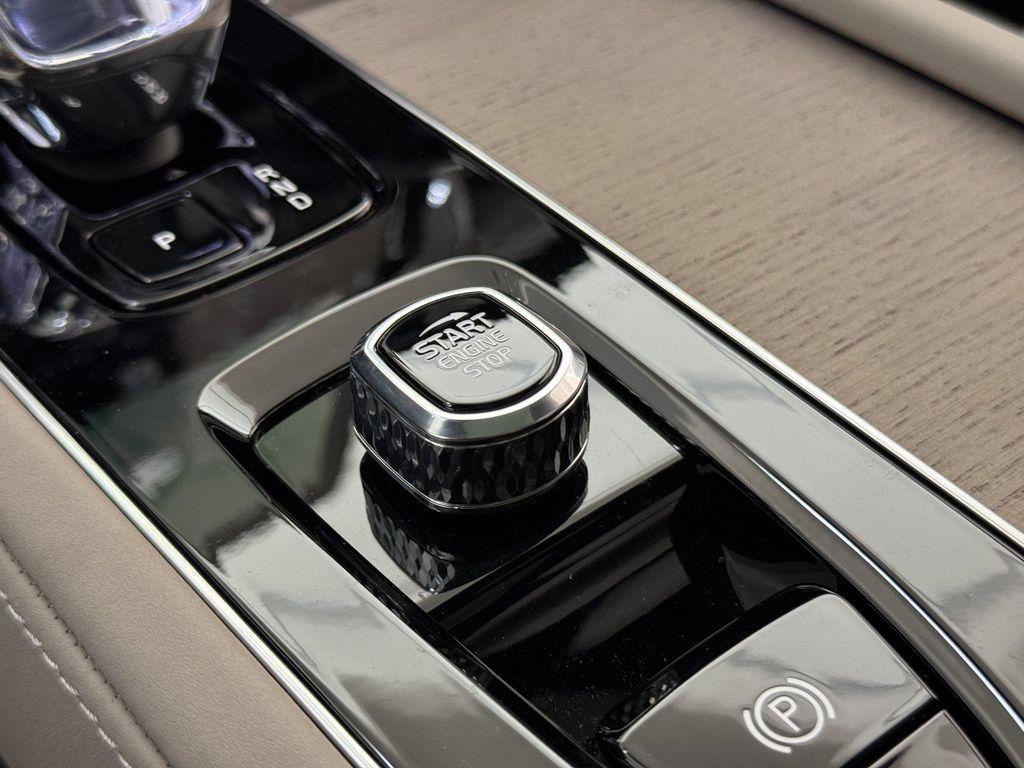 New 2026 Volvo XC90 T8 Plus AWD/4WD image 23