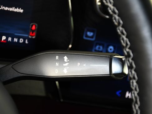 Used 2025 Chevrolet Traverse Z71 image 24