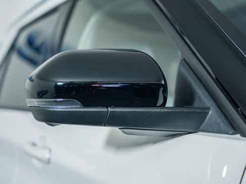 Used 2025 Ford Explorer Platinum w/ Ultimate Package image 19