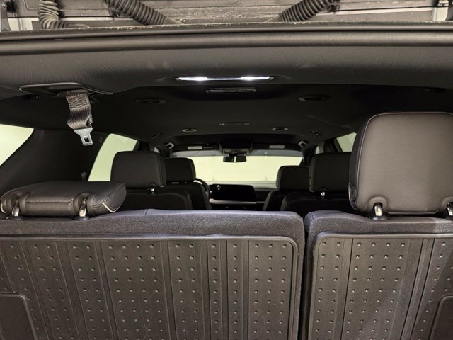 Used 2025 Chevrolet Tahoe Premier AWD/4WD image 11