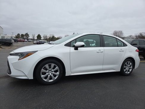 Used 2026 Toyota Corolla LE image 1