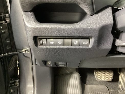 Used 2020 Toyota RAV4 XLE w/ Convenience Package AWD/4WD image 21