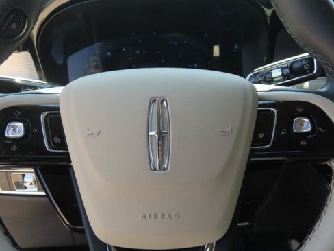 Certified 2026 Lincoln Corsair Premiere FWD image 24
