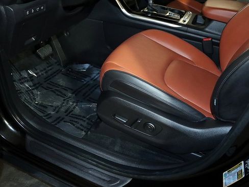 Used 2023 Kia Carnival SX image 28