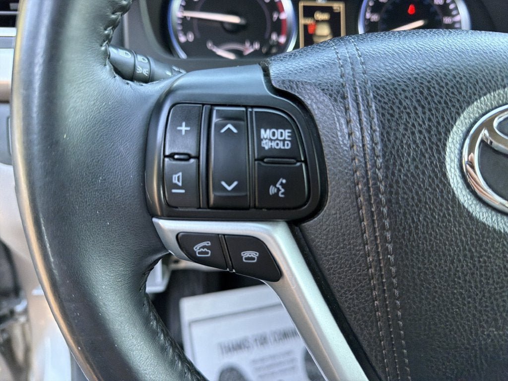 Used 2016 Toyota Highlander XLE AWD/4WD image 19
