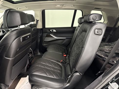 Used 2025 BMW X7 xDrive40i w/ Premium Package image 13