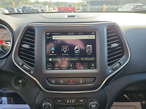 Used 2023 Jeep Cherokee Altitude Lux image 26