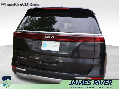 Used 2023 Kia Carnival LX image 10
