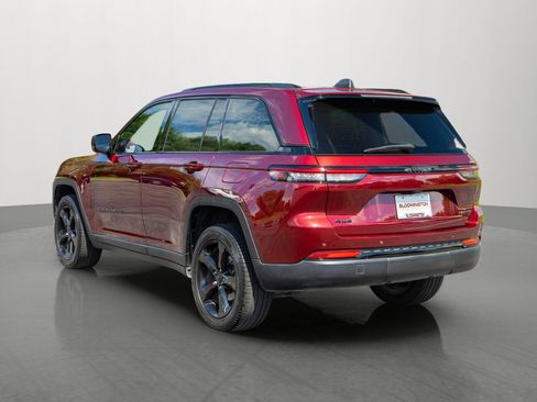 Used 2023 Jeep Grand Cherokee Limited w/ Black Appearance Package AWD/4WD image 5