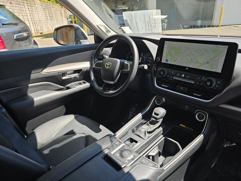 Used 2024 Toyota Grand Highlander AWD image 10