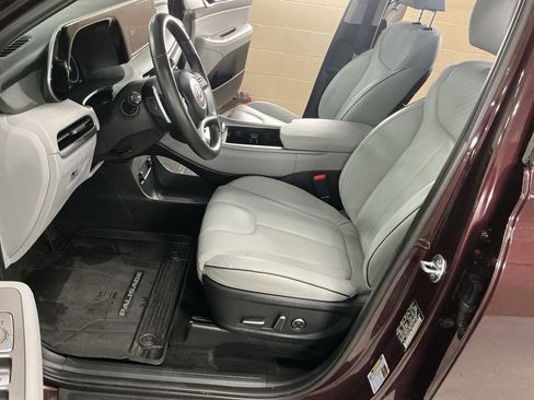 Used 2023 Hyundai Palisade SEL w/ Winter Package image 11