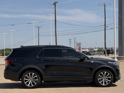 Used 2025 Ford Explorer ST-Line RWD image 3