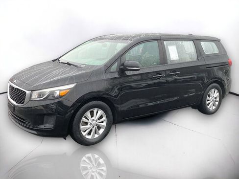 Used 2018 Kia Sedona L image 2