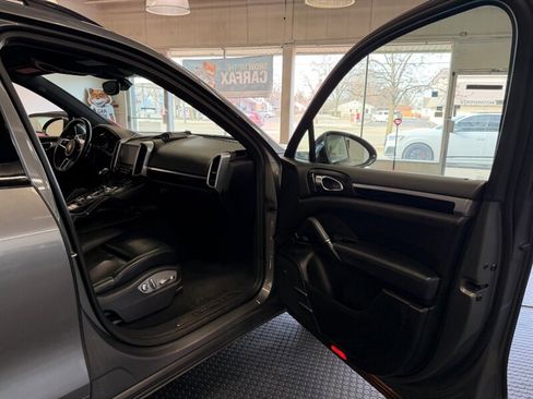 Used 2017 Porsche Cayenne S image 50