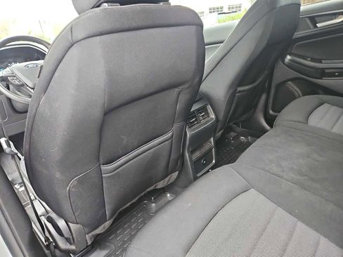 Used 2023 Ford Edge SE image 18