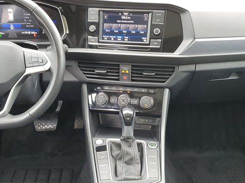 Used 2024 Volkswagen Jetta SE w/ Panoramic Sunroof Package FWD image 12