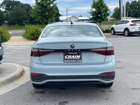 Used 2025 Volkswagen Jetta SE FWD image 7