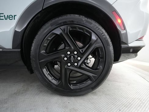 Used 2024 Chevrolet Equinox EV RS FWD image 9