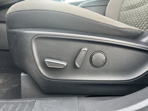 Used 2020 Ford Escape SE image 13