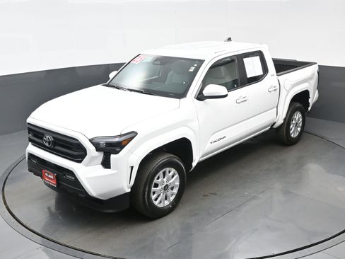 Used 2025 Toyota Tacoma SR5 image 36