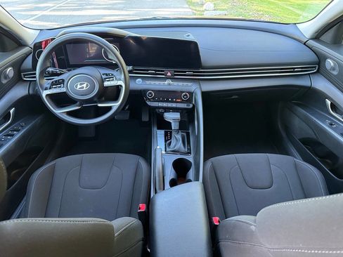 Used 2024 Hyundai Elantra SEL image 12