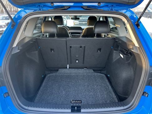 Used 2025 Volkswagen Taos SE w/ Panoramic Sunroof Package image 23