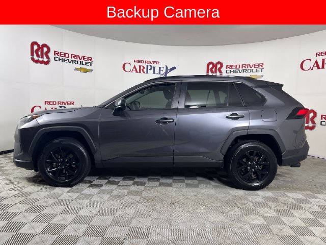 Used 2021 Toyota RAV4 LE FWD image 4