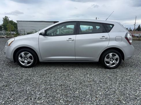 Used 2009 Pontiac Vibe w/ Preferred Package FWD image 2