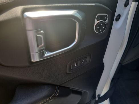 Used 2022 Jeep Wrangler Unlimited Sahara image 16