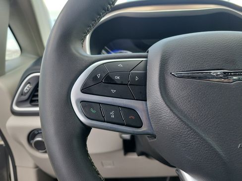 Used 2023 Chrysler Voyager LX FWD image 19
