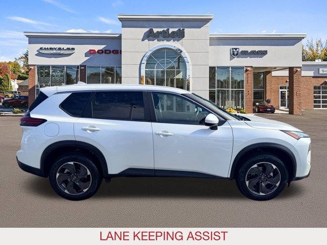 Used 2024 Nissan Rogue SV AWD/4WD image 7