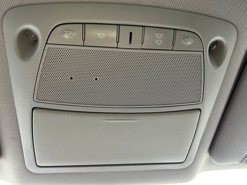 Used 2018 Nissan Rogue SV FWD image 7