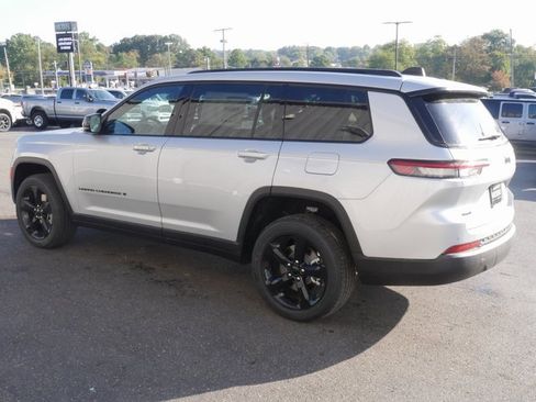 New 2025 Jeep Grand Cherokee L Altitude image 9