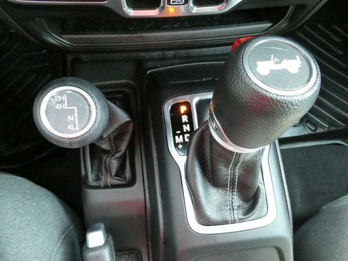 Used 2025 Jeep Wrangler Unlimited Sport AWD/4WD image 26