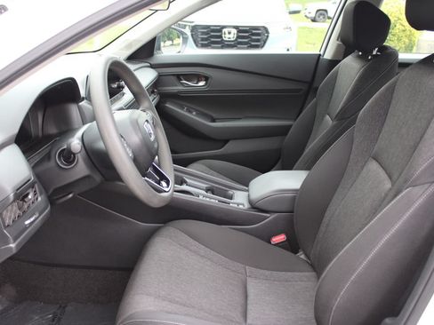 Used 2025 Honda Accord SE image 11