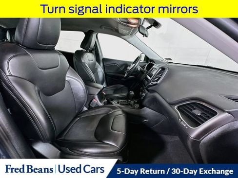 Used 2019 Jeep Cherokee Latitude Plus w/ Cold Weather Group AWD/4WD image 32