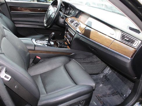 Used 2011 BMW 740Li image 11