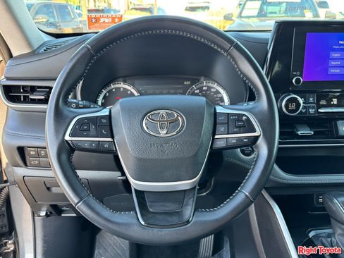 Certified 2025 Toyota Highlander LE FWD image 22
