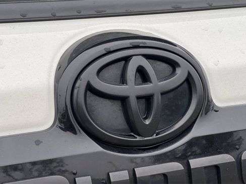 Used 2021 Toyota 4Runner Venture w/ Moonroof Package image 29