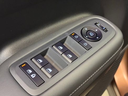 Used 2025 Hyundai Santa Fe Limited AWD/4WD image 10
