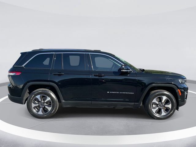 Used 2023 Jeep Grand Cherokee 4WD 4xe w/ Luxury Tech Group II image 3