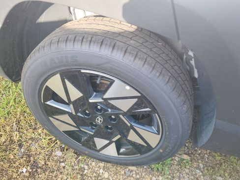 Used 2025 Hyundai Kona SEL AWD/4WD image 3