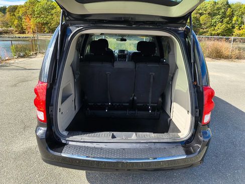 Used 2018 Dodge Grand Caravan SE w/ UConnect Hands-Free Group image 20