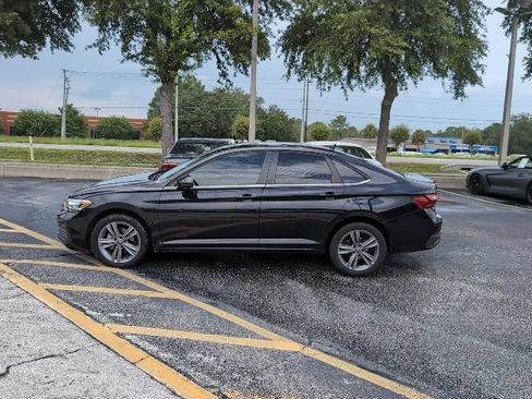 Used 2023 Volkswagen Jetta SE w/ Panoramic Sunroof Package FWD image 3