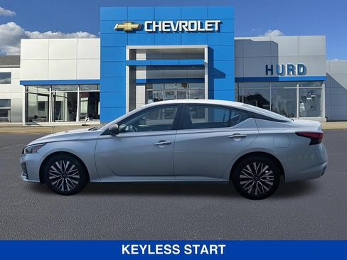 Used 2024 Nissan Altima 2.5 SV FWD image 7