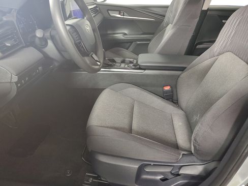 Used 2025 Toyota Camry LE FWD image 11