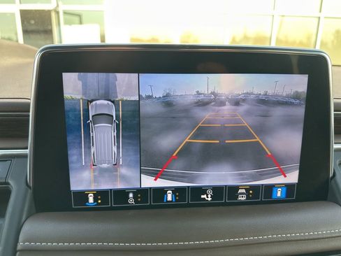 Used 2021 Chevrolet Suburban High Country image 32