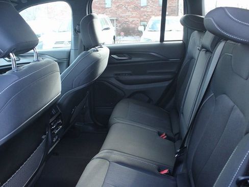 Used 2024 Jeep Grand Cherokee Laredo image 32